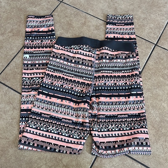 Nike Pro Dri-Fit Geometric Athletic Pants - Picture 4 of 6